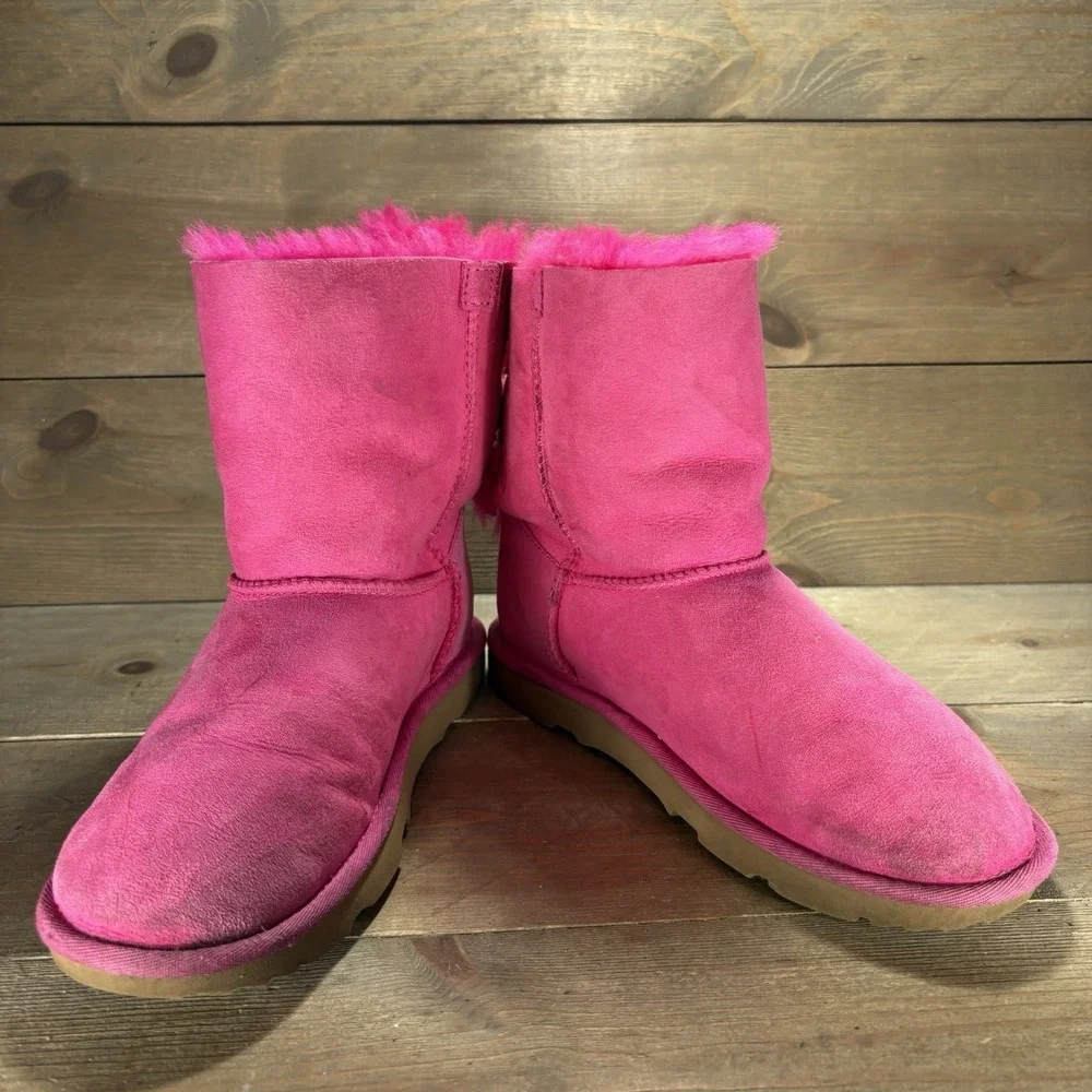 ugg bailey bow II kids youth size 6 shoes pink suede fur lined snow boots